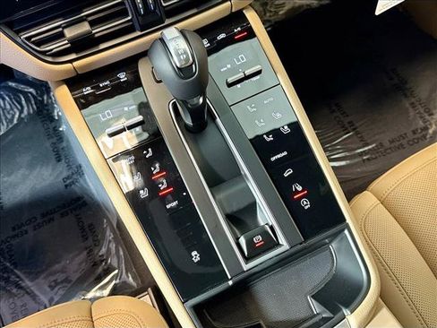 Used 2026 Porsche Macan AWD/4WD image 18