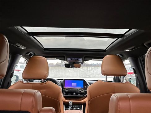 Used 2023 Toyota Highlander Platinum image 8
