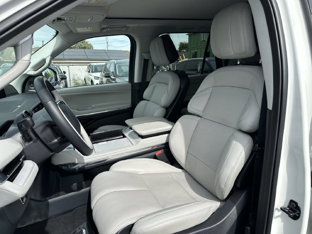 Certified 2026 Lincoln Navigator Reserve w/ Jet Appearance Package AWD/4WD image 13