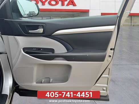 Used 2019 Toyota Highlander XLE w/ Protection Package #3 AWD/4WD image 17