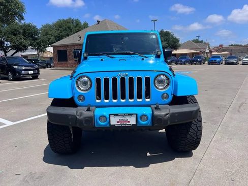 Used 2017 Jeep Wrangler Unlimited Sahara w/ Connectivity Group AWD/4WD image 5