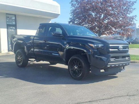 Certified 2025 Toyota Tacoma SR5 AWD/4WD image 22
