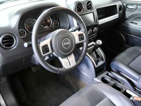 Used 2015 Jeep Compass Latitude AWD/4WD image 3