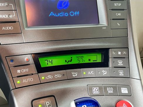 Used 2015 Toyota Prius Two image 27