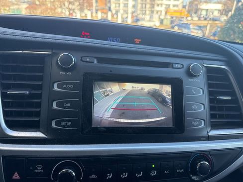 Used 2018 Toyota Highlander LE image 22