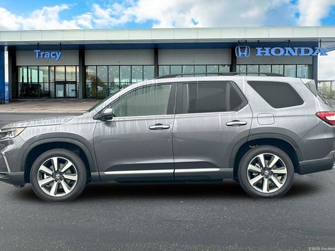 New 2025 Honda Pilot Touring image 7