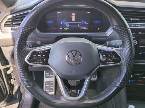Used 2023 Volkswagen Tiguan SE R-Line image 9