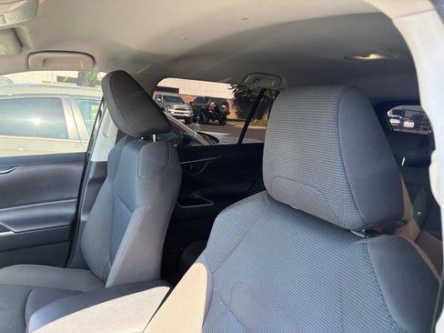Certified 2022 Toyota RAV4 LE FWD image 10
