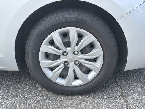Certified 2022 Hyundai Accent SE FWD image 14
