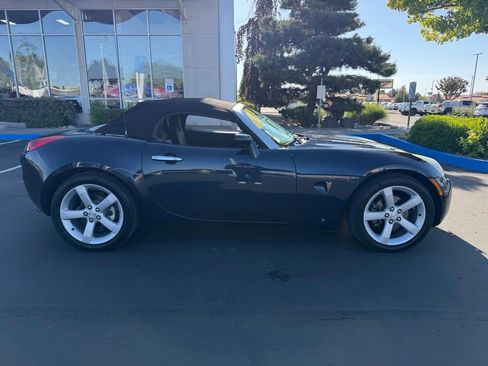 Used 2006 Pontiac Solstice Convertible w/ Power Package RWD image 2