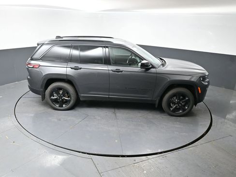 New 2026 Jeep Grand Cherokee Limited w/ Limited Altitude Package AWD/4WD image 30