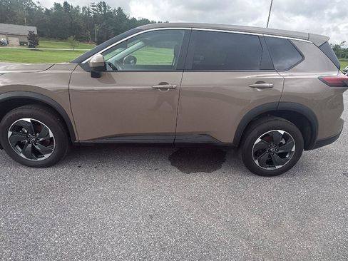 Used 2025 Nissan Rogue SV AWD/4WD image 7
