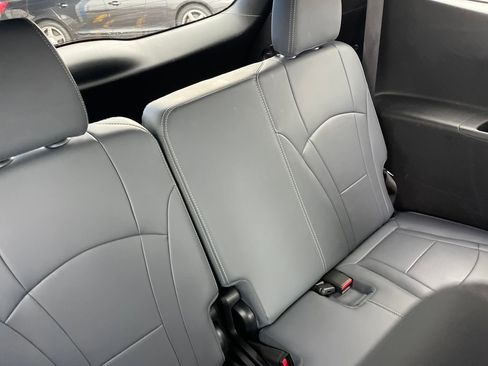 Used 2024 Buick Enclave Premium image 30