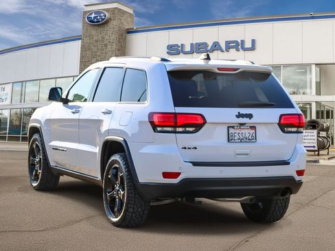 Used 2018 Jeep Grand Cherokee Laredo image 2