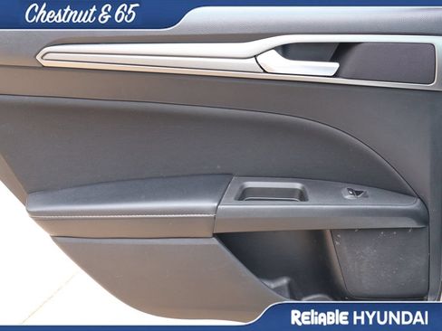 Used 2018 Ford Fusion SE w/ Fusion SE Technology Package FWD image 16