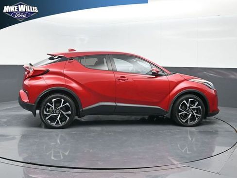 Used 2022 Toyota C-HR XLE image 8
