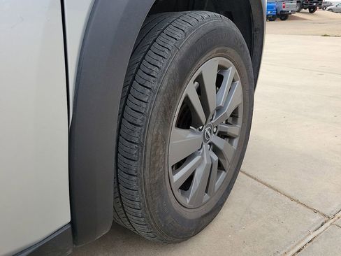 Used 2025 Nissan Pathfinder SV FWD image 12