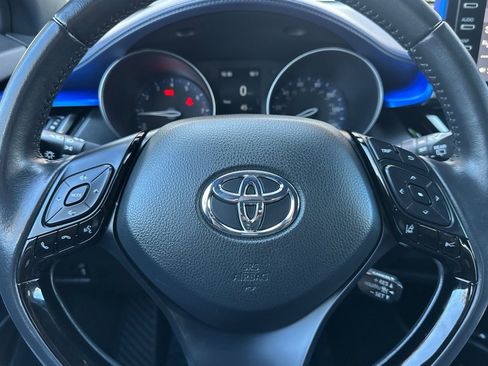 Used 2022 Toyota C-HR XLE image 23