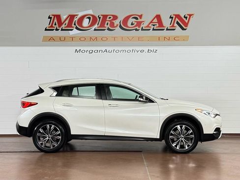Used 2018 INFINITI QX30 Premium w/ Navigation Package image 2