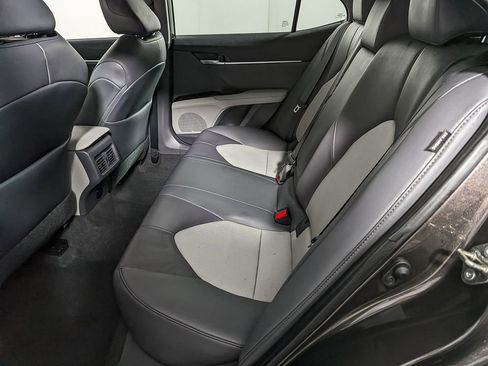 Used 2020 Toyota Camry XLE image 42