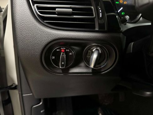 Used 2024 Porsche Macan image 9