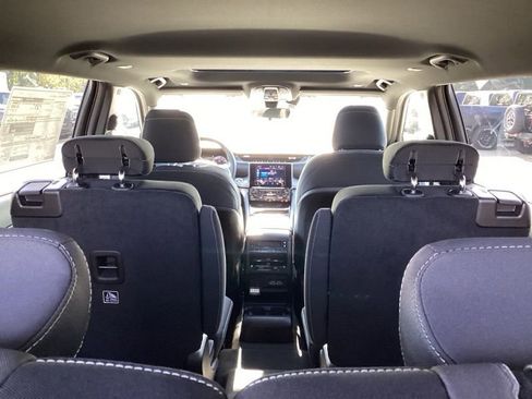 New 2025 Jeep Grand Cherokee L Laredo w/ Luxury Tech Group I AWD/4WD image 15