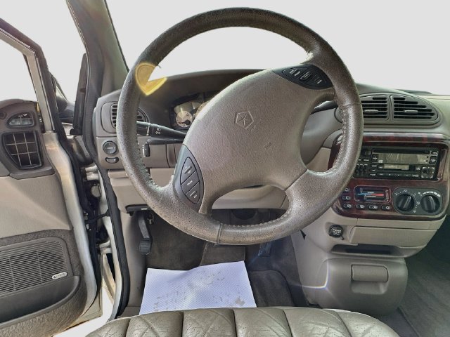 Used 2000 Chrysler Town & Country Limited AWD/4WD image 11