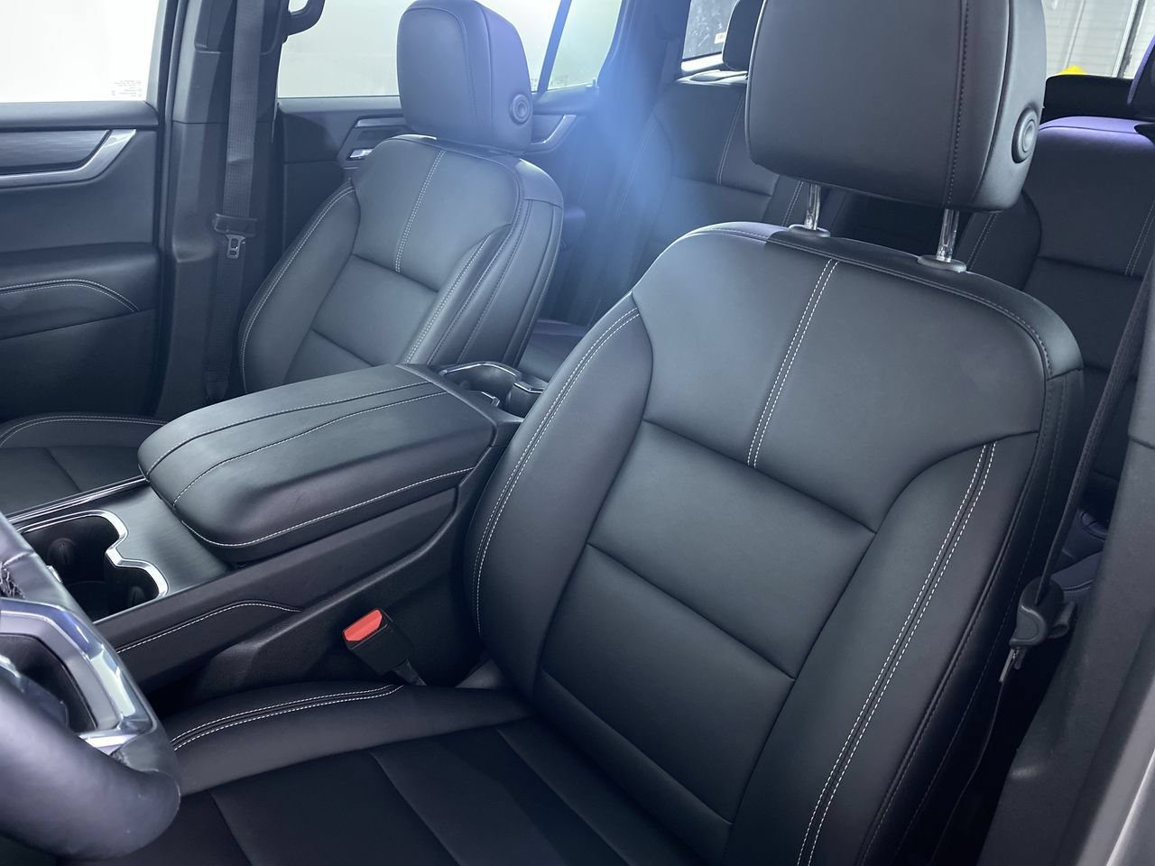 Certified 2026 GMC Acadia Elevation w/ Elevation Premium Package FWD image 11