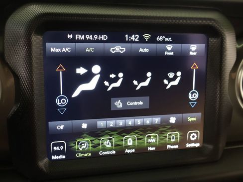 Used 2023 Jeep Gladiator Overland w/ Cold Weather Group AWD/4WD image 40