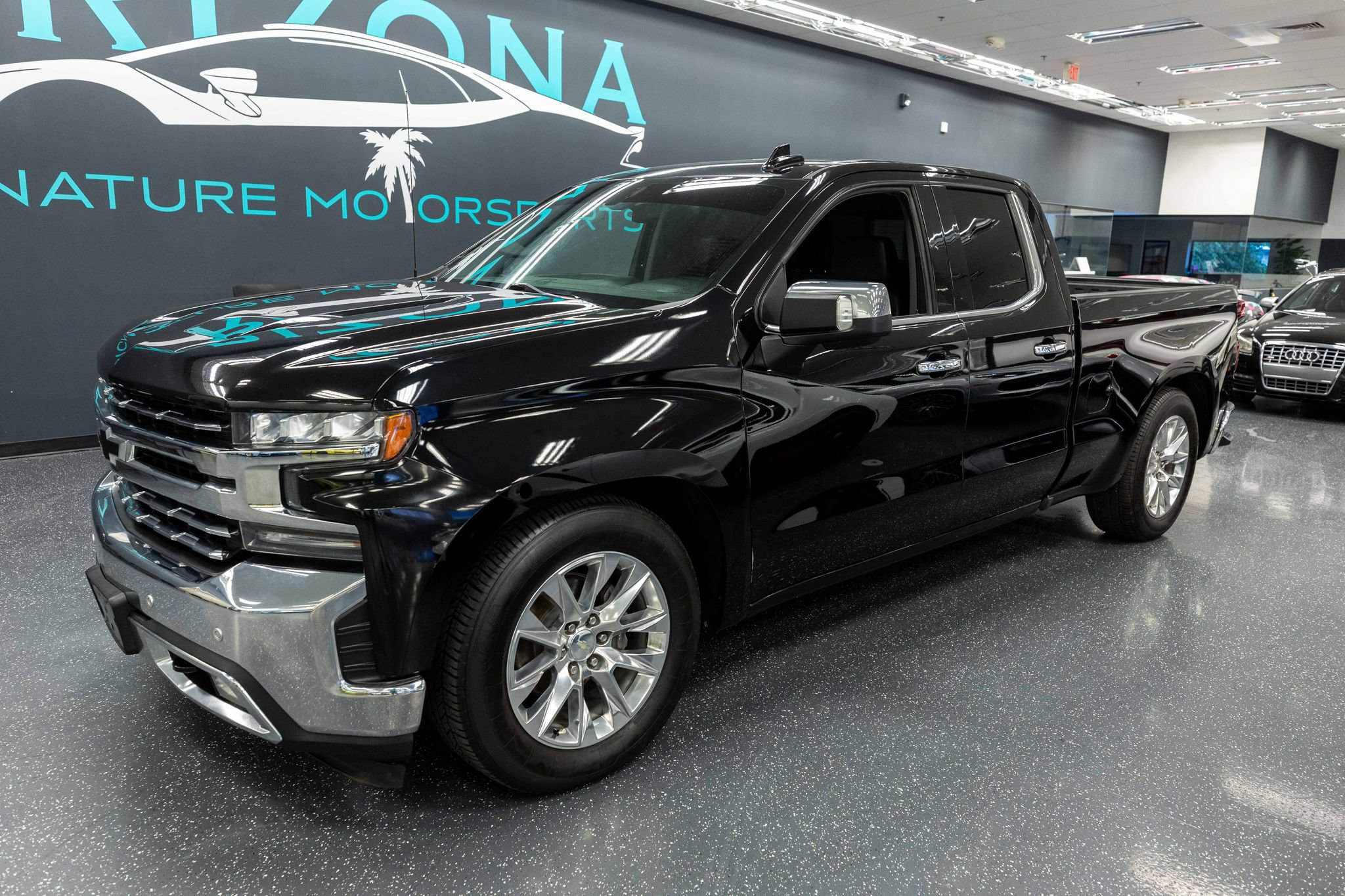 Used 2019 Chevrolet Silverado 1500 LTZ w/ LTZ Plus Package AWD/4WD image 2