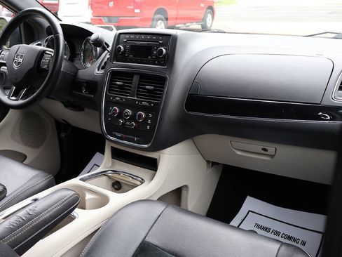 Used 2017 Dodge Grand Caravan SXT FWD image 25