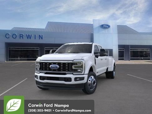 New 2026 Ford F450 Platinum w/ FX4 Off-Road Package image 3