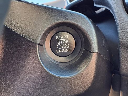 Used 2018 Jeep Compass Limited image 23