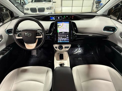 Used 2019 Toyota Prius Prime Premium image 2