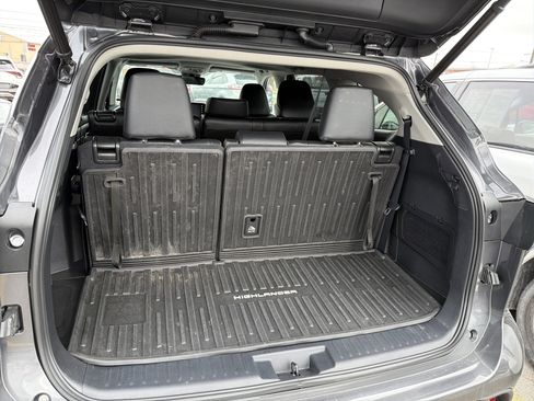 Used 2022 Toyota Highlander XLE image 30