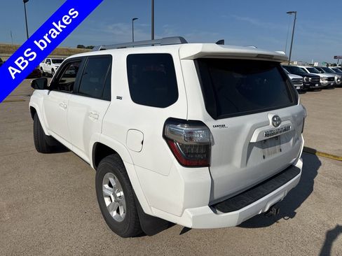 Used 2017 Toyota 4Runner SR5 RWD image 9