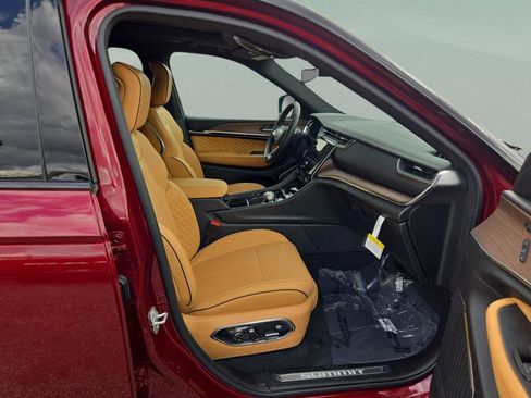 New 2025 Jeep Grand Cherokee L Summit w/ MOPAR Finishing Package AWD/4WD image 29