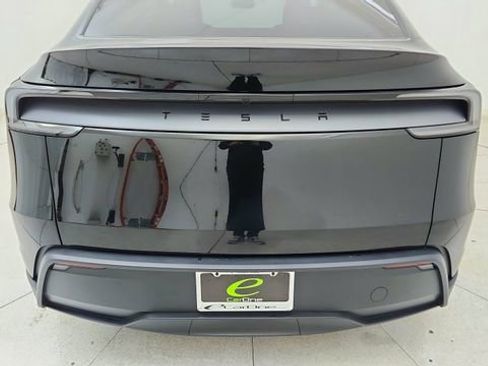Used 2026 Tesla Model Y 2WD image 11