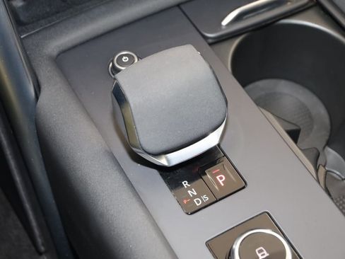 Used 2023 Land Rover Discovery S R-Dynamic image 7