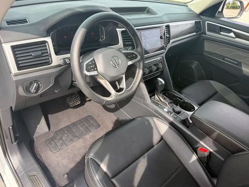 Certified 2023 Volkswagen Atlas SE w/ Panoramic Sunroof Package AWD/4WD image 8