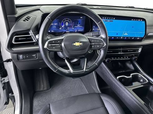 Used 2025 Chevrolet Traverse LT FWD image 21