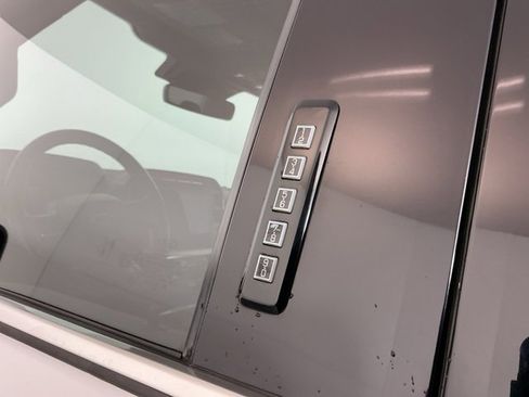 Used 2021 Ford F150 Lariat w/ Equipment Group 502A High image 11