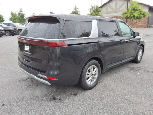 Used 2024 Kia Carnival LX FWD image 5