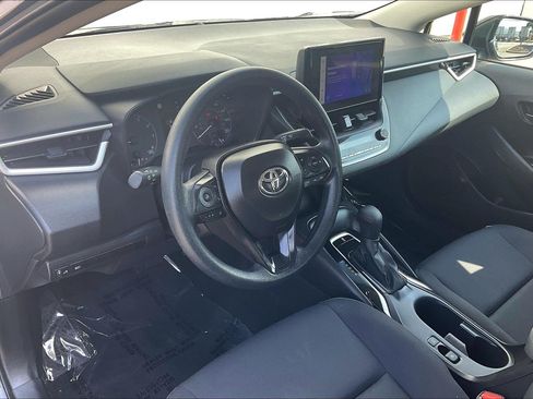Used 2025 Toyota Corolla LE FWD image 18