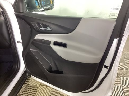 Used 2020 Chevrolet Equinox LS w/ LS Convenience Package image 18
