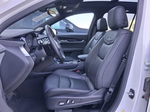 Used 2022 Cadillac XT6 Premium Luxury w/ Technology Package FWD image 19