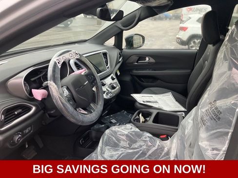 New 2026 Chrysler Pacifica Select w/ S Appearance Package image 15