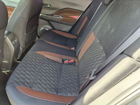 Used 2022 Nissan Kicks SR FWD image 17
