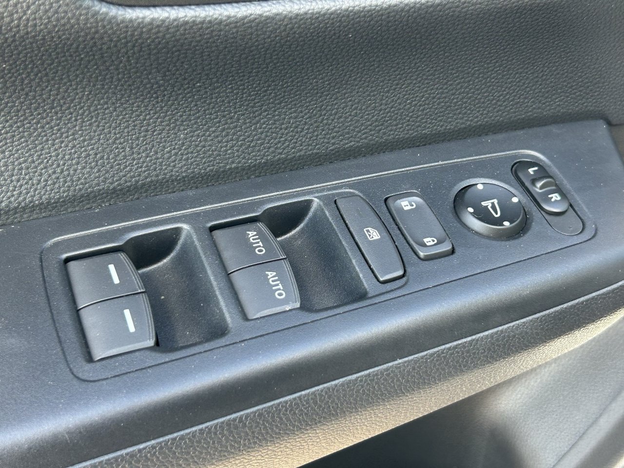 Used 2024 Honda CR-V EX image 27