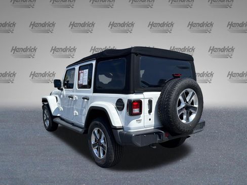 Used 2018 Jeep Wrangler Unlimited Sahara AWD/4WD image 7